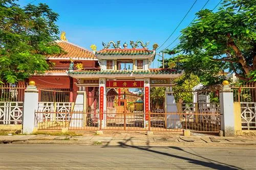 Đến Dinh Vạn Thủy Tú chiêm ngưỡng bộ xương cá ông lớn nhất Đông Nam Á